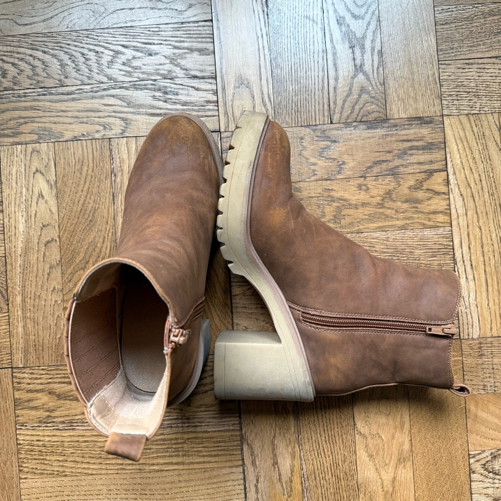 DV by Dolce Vita Jade H2O lug rubber sole booties